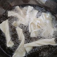 椒盐馄饨皮麻花的做法图解3