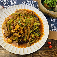 营养低脂系列：芹菜泡椒牛肉