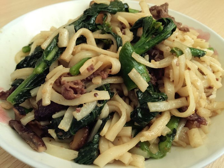 【Linly烘焙屋】芥兰牛肉炒粿条的做法