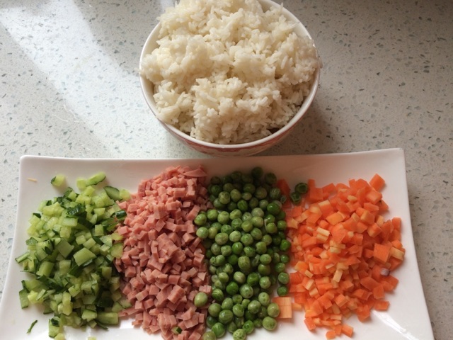 咖喱杂蔬炒饭的做法图解1