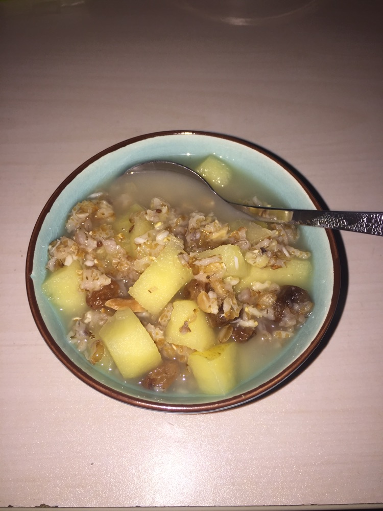 苹果燕麦坚果粥