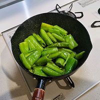 小花儿----虎皮尖椒的做法图解2