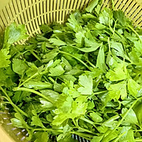 简单又营养的蒸芹菜叶的做法图解3