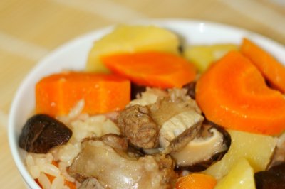 排骨土豆电饭锅焖饭