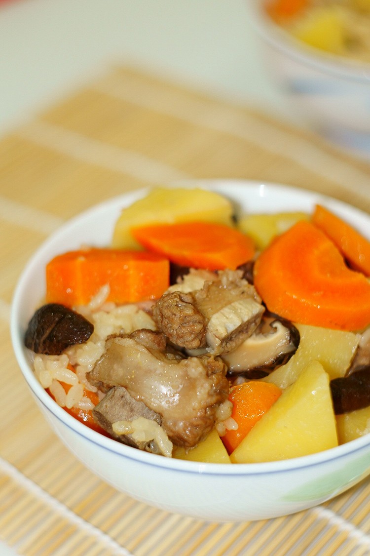 排骨土豆电饭锅焖饭的做法