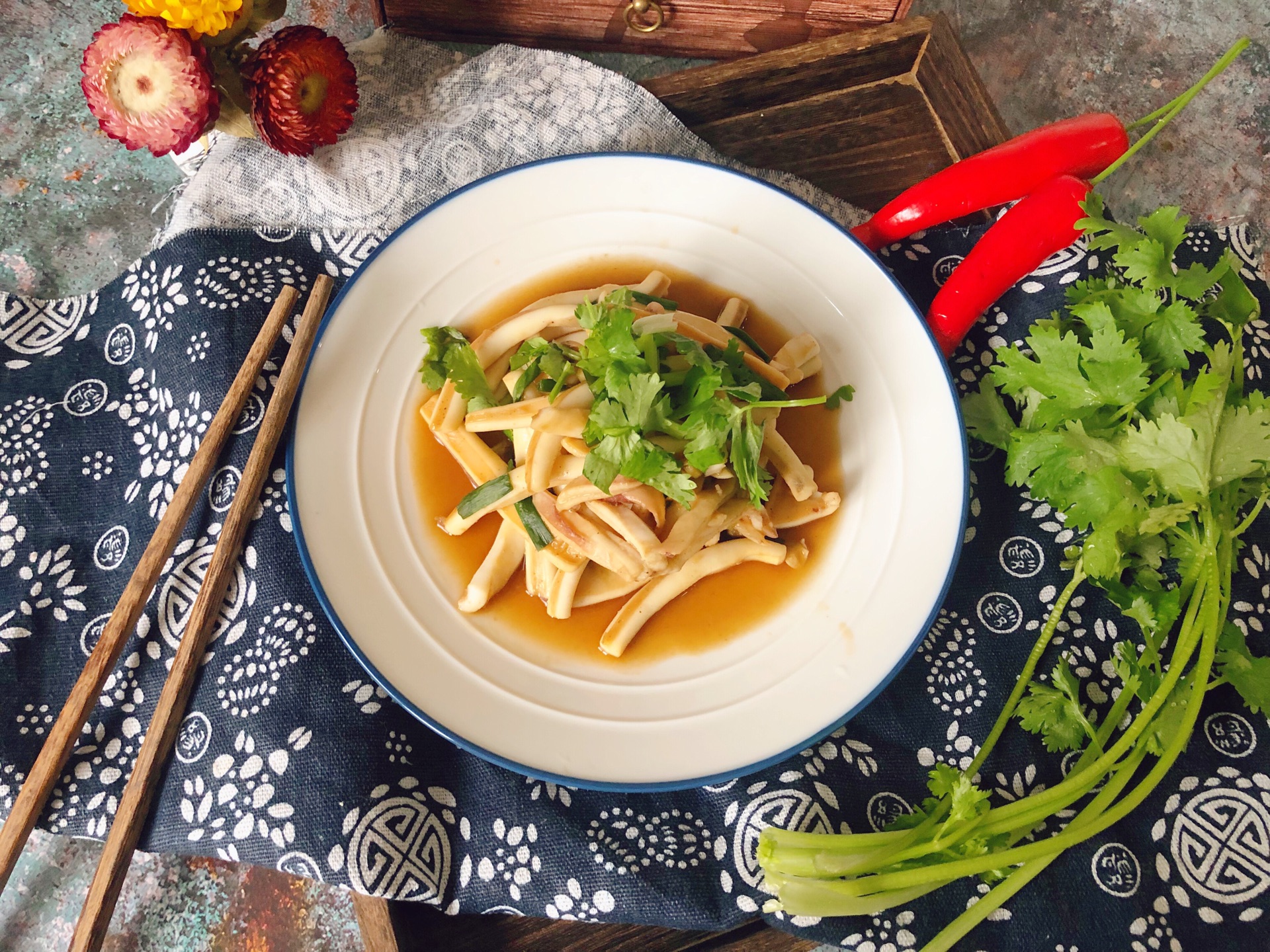 How to eat steamed squid in autumn