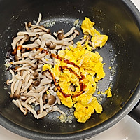 蟹味菇炒鸡蛋的做法图解6