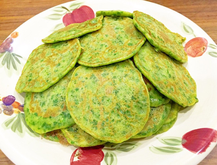 芹菜叶饼～宝宝爱吃的小饼子的做法