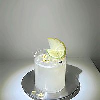 特调鸡尾酒｜柠檬梨金酒的做法图解3