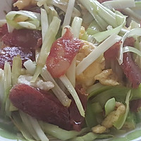 韭黄炒腊肠的做法图解2
