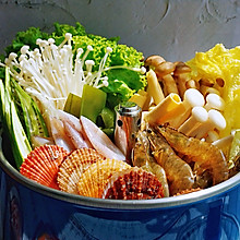 秋季养生海鲜菌菇蔬菜锅