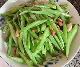 清炒芹菜的做法