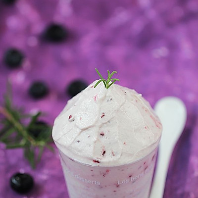 蓝莓酸奶 