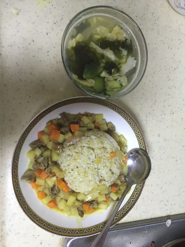牛肉丁咖喱饭的做法