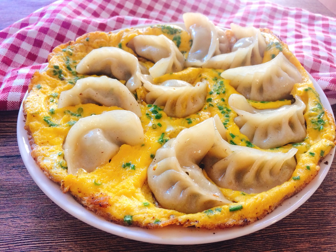 Fried dumplings with preserved eggs