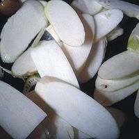 虫草花豆瓣炒茭白的做法图解5