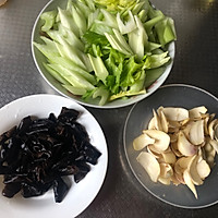 妮妈家常菜——西芹百合的做法图解2