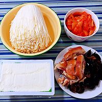 #刘畊宏女孩减脂饮食#辣白菜金针菇猪头肉豆腐汤的做法图解1