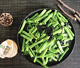 #我们约饭吧#风味独特的紫苏炒豆角的做法
