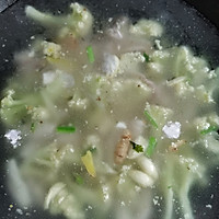 鱿鱼红菇汤的做法图解8