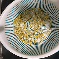 妈妈牌豆芽平菇汤的做法图解2