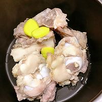 淮山筒骨汤的做法图解4