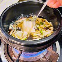 用砂锅做个卤汁豆腐脑的做法图解3