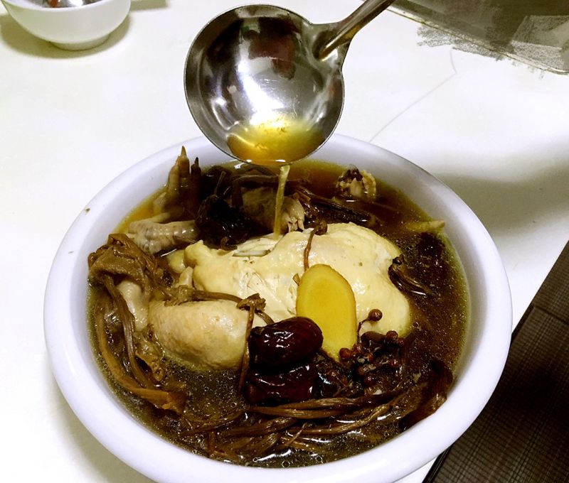 茶树菇炖三黄鸡
