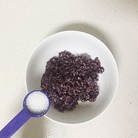 5分钟早餐【紫米肉松饭卷】的做法图解4