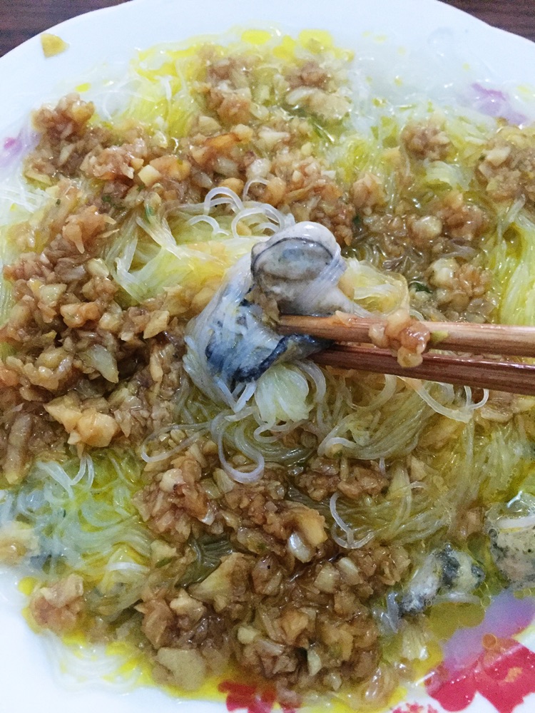 蒜蓉粉丝蒸生蚝的做法图解8