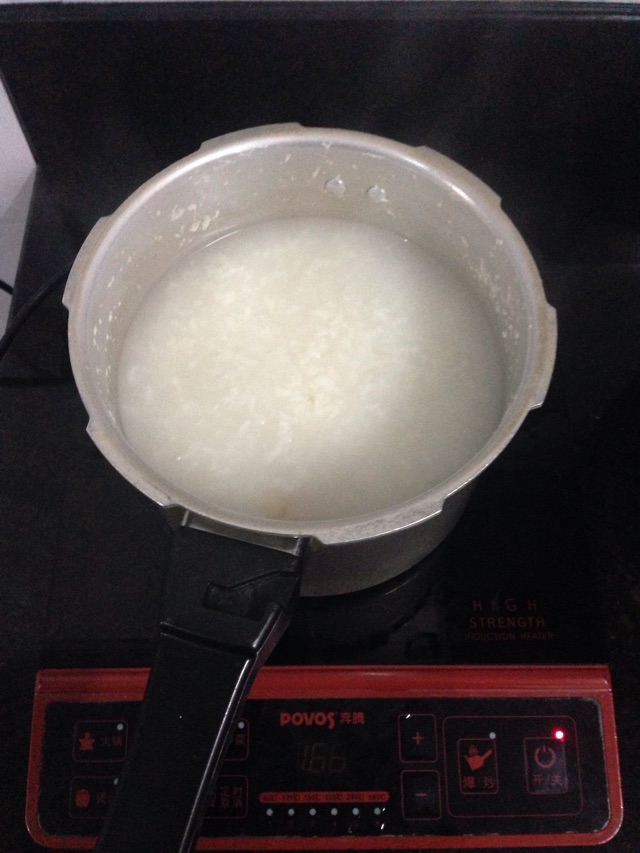 瘦肉萝卜粥的做法图解3