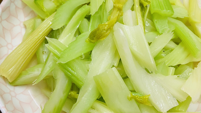 清炒芹菜