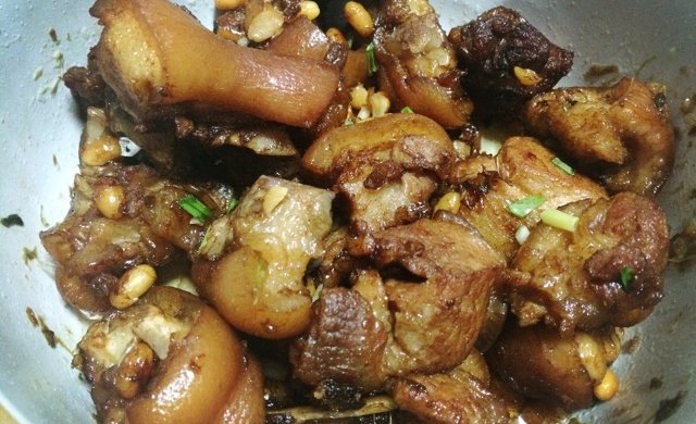 黄豆焖猪脚