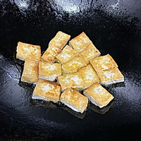 蒜香豆腐炖鱼的做法图解2