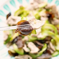 减脂餐～西葫芦木耳炒肉片&玉米笋青菜豆腐汤的做法图解8