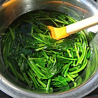 #做道懒人菜，轻松享假期#蒜香菠菜皮蛋的做法图解6