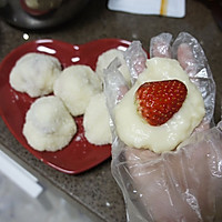 草莓椰蓉糯米糍&奶油大福&抹茶雪媚娘的做法图解2