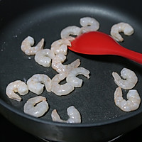 #让宝贝爱上每一顿饭#虾仁玉米炒饭的做法图解3
