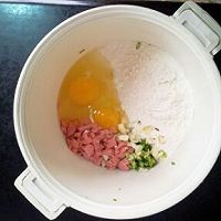鸡蛋火腿摊葱花饼的做法图解1