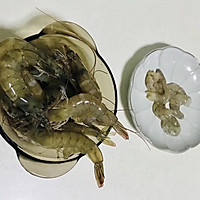 #换着花样吃早餐#虾仁菠萝炒饭（凤梨炒饭）的做法图解2