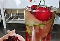 #确幸即“莓”好 让生活“蔓”下来#莓莓桃桃干姜水的做法