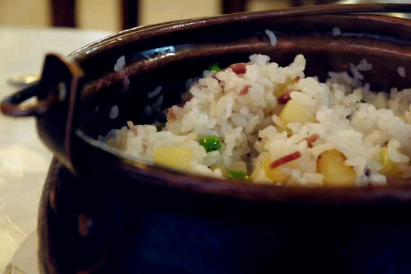 记忆里的云南味道——铜锅洋芋焖饭