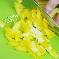 黄椒西兰花鸡肉丸 宝宝辅食，鸡蛋+普通面粉的做法图解5