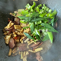 经典湘菜：萝卜干炒腊肉的做法图解10