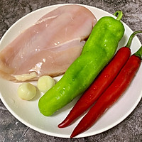 辣椒炒鸡胸肉的做法图解1