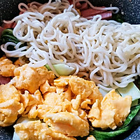 午餐肉鸡蛋炒面，给升学季的孩子满满元气的做法图解11