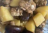 香菇鸡块炖土豆的做法
