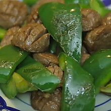 百吃不厌的家常菜:青椒炒牛肉丸