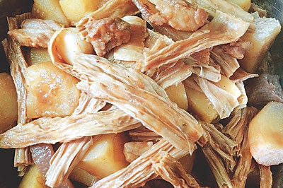 土豆支竹焖猪肉