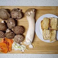 菌菇炖豆腐的做法图解1